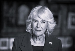 sorgen-um-queen-camilla-immer-gr-er-krankheit-zwingt-sie-in-die-knie