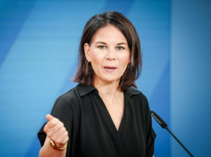 Verl-sst-Baerbock-Deutschland-Gr-ne-im-Umbruch-Annalena-Baerbock-im-Fokus-internationaler-Ger-chte