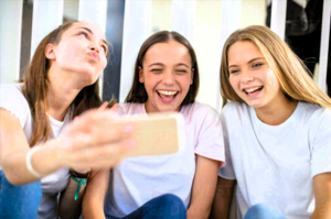 1452-beim-Handyvertrag-sparen-Familie-verr-t-Trick-So-lassen-sich-irre-Summen-beim-Handyvertrag-sparen