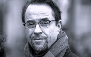 Schauspieler-Jan-Josef-liefers-trauert-Dieser-Tod-hat-den-Schauspieler-tief-getroffen