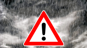 Tornado-verw-stet-beliebte-Urlaubsregion-Touristen-in-Todesangst-