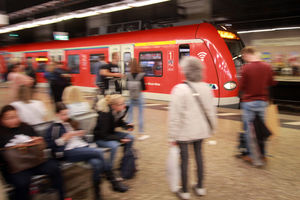 U-Bahn-in-Hamburg-entgleist-Bahn-knallt-mit-hoher-Geschwindigkeit-auf-Prellbock-Rettung-im-Einsatz-