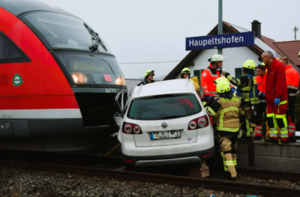 Schweres-Zugungl-ck-in-Deutschland-Viele-Verletzte-und-Tote-Retter-im-Einsatz