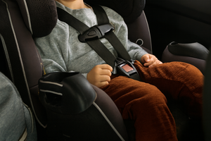 Fremder-steigt-zu-Kindern-ins-Auto-Mutter-kassiert-Strafe