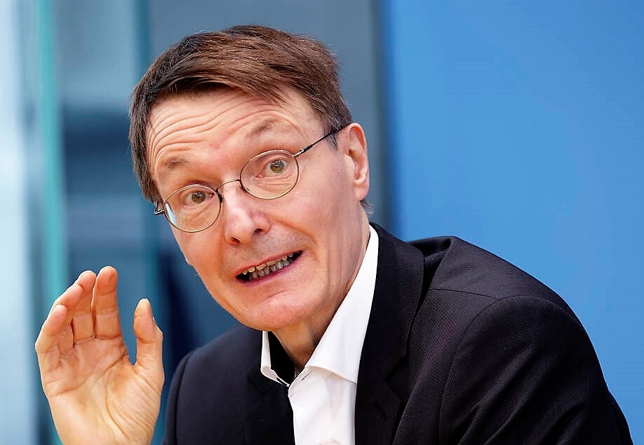 Muss Lauterbach jetzt ins Gefängnis? AfD zeigt Gesundheitsminister Lauterbach an!