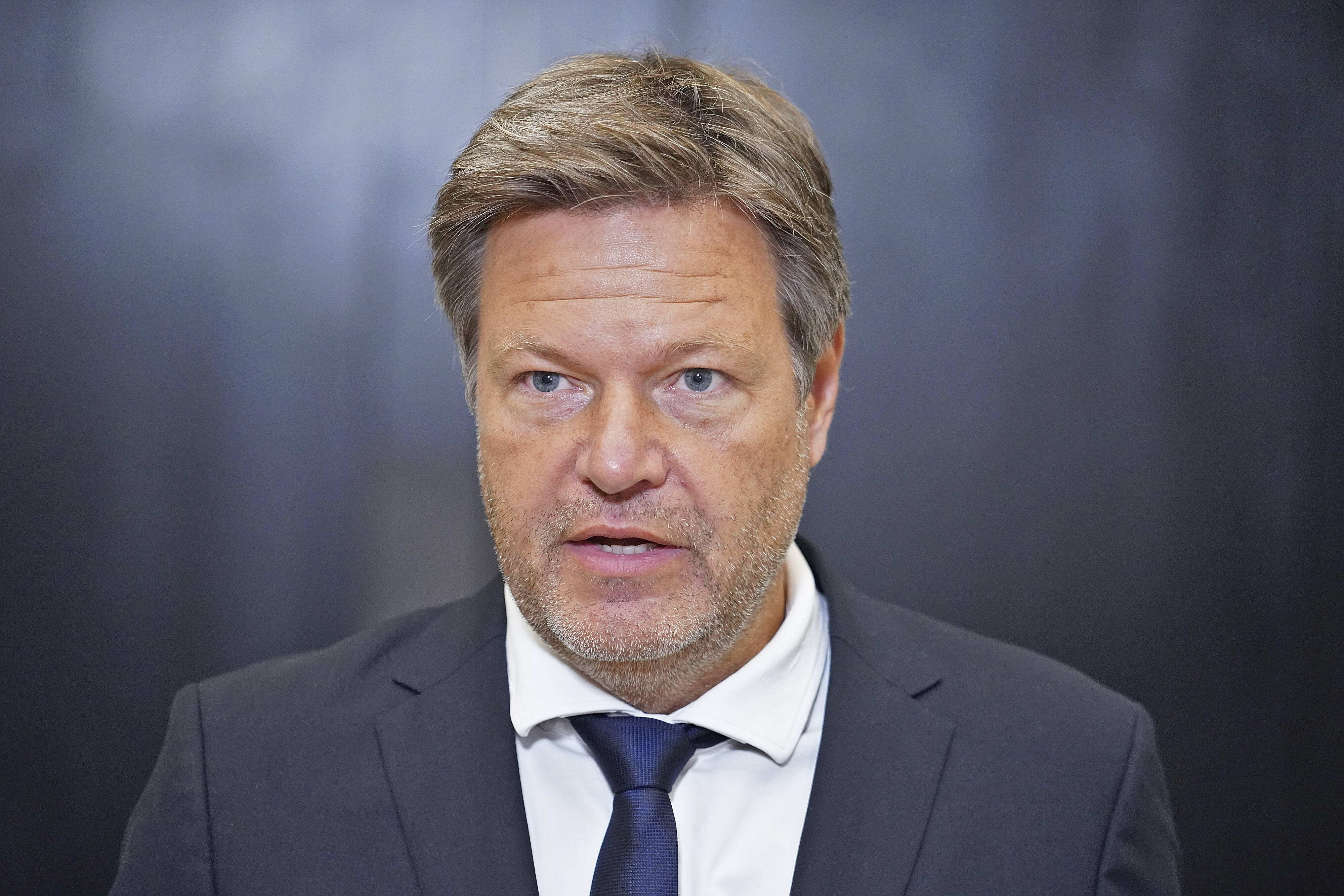 Spektakulärer Habeck Plan! Er will Deutschlands Industrie an die Spitze führen - das plant Habeck