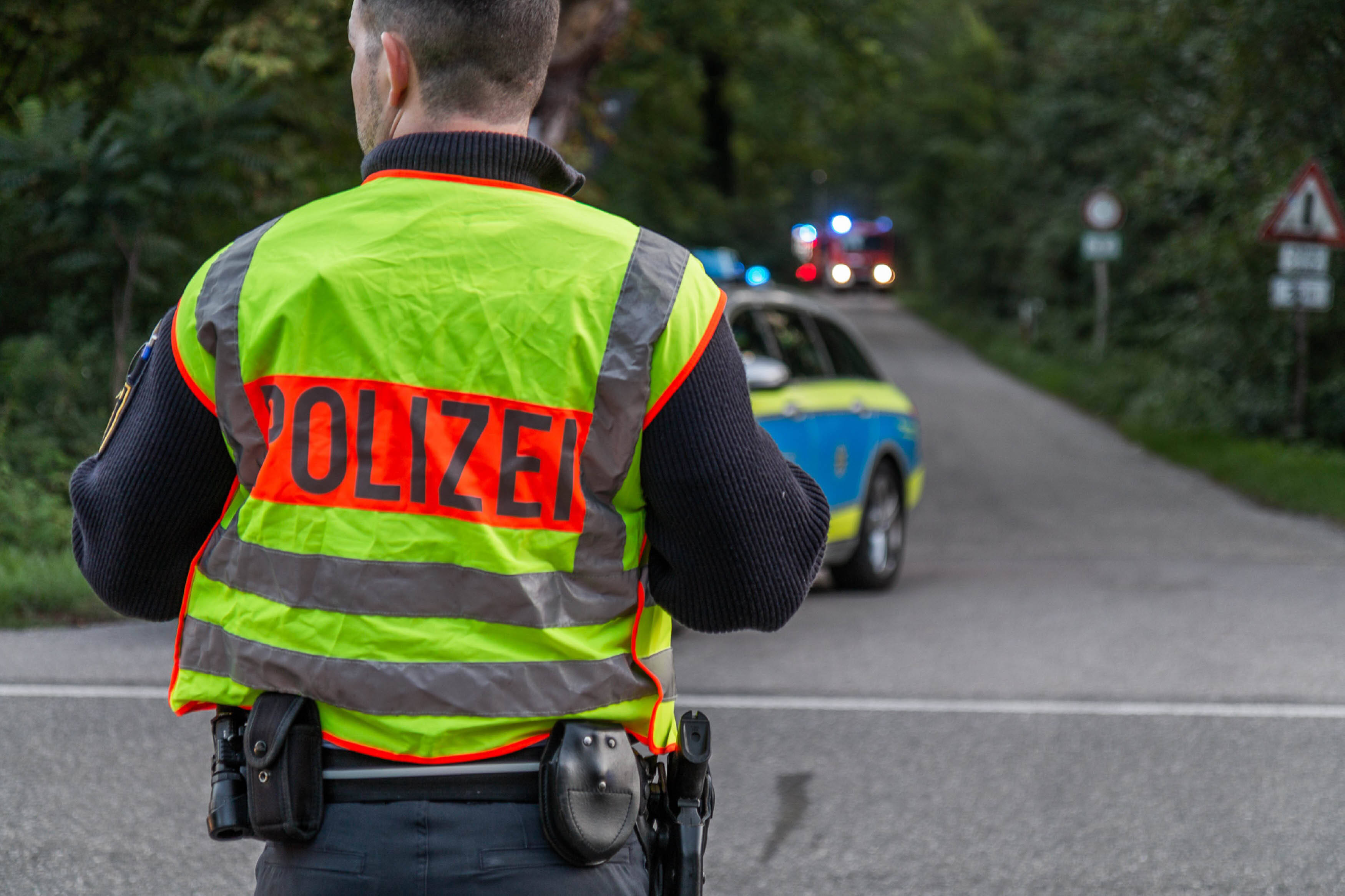 EILMELDUNG: Blutiges Drama vor Weihnachten - Enkelsohn tötet eigene Oma (80) - Polizei schießt Täter bei der Festnahme an