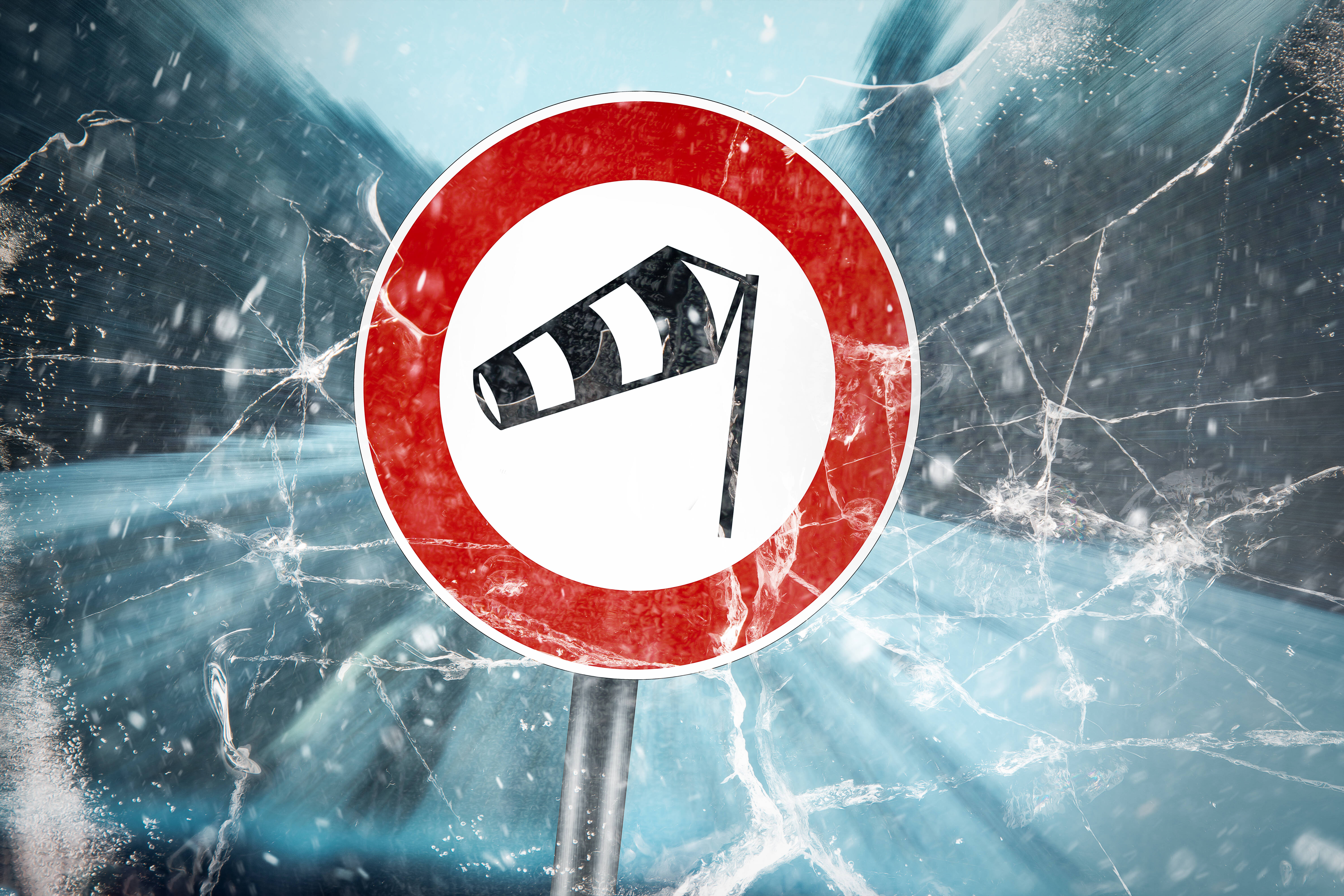 Warnstufe Rot! Orkanböen und schwere Gewitter bedrohen 16 deutsche Landkreise!