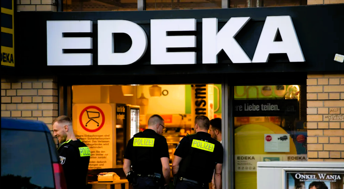 Schlägerei im Edeka-Markt! Ladendieb dreht völlig durch - Kunden in Angst!