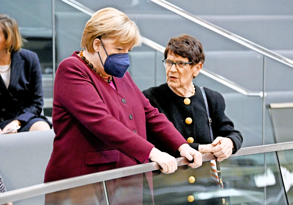 Krebs-Diagnose für deutsche Ministerin! Polit-Legende mit trauriger Diagnose!