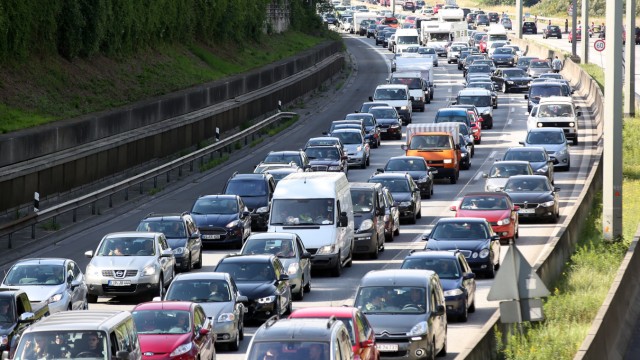 Autobahnkreuz gesperrt! Schwertransport legt Autobahnkreuz lahm - Windrad blockiert wichtige Verkehrsader