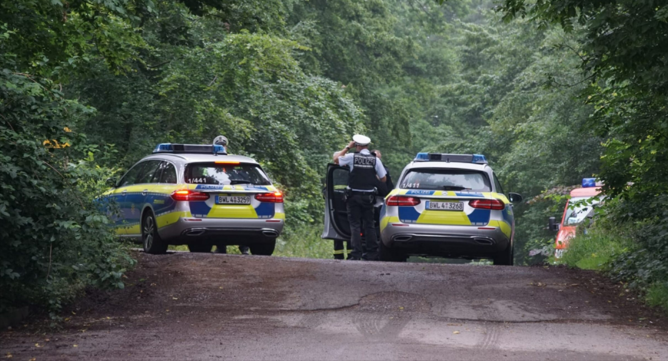 Junger Afghane tot im Wald gefunden - Ehepaar von Polizei festgenommen!