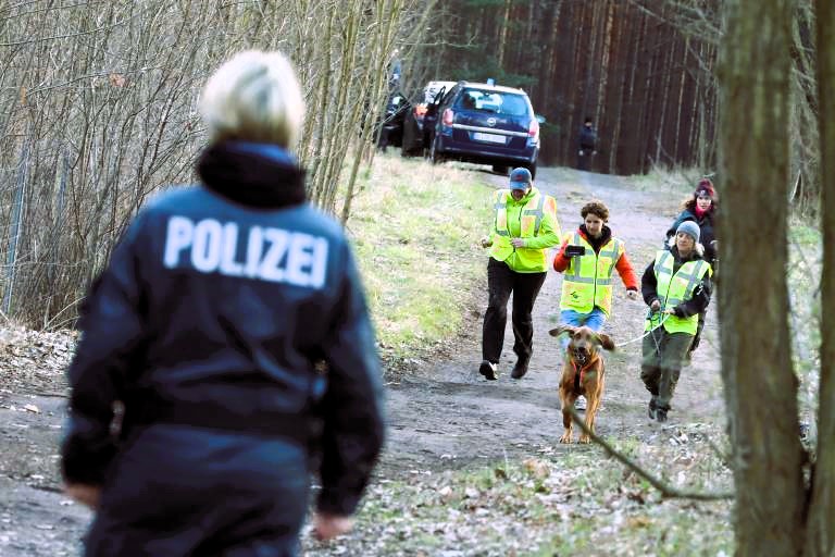 Feiger Mord: Geschäftsmann erschießt Ex-Frau beim Gassigehen mit dem Hund!