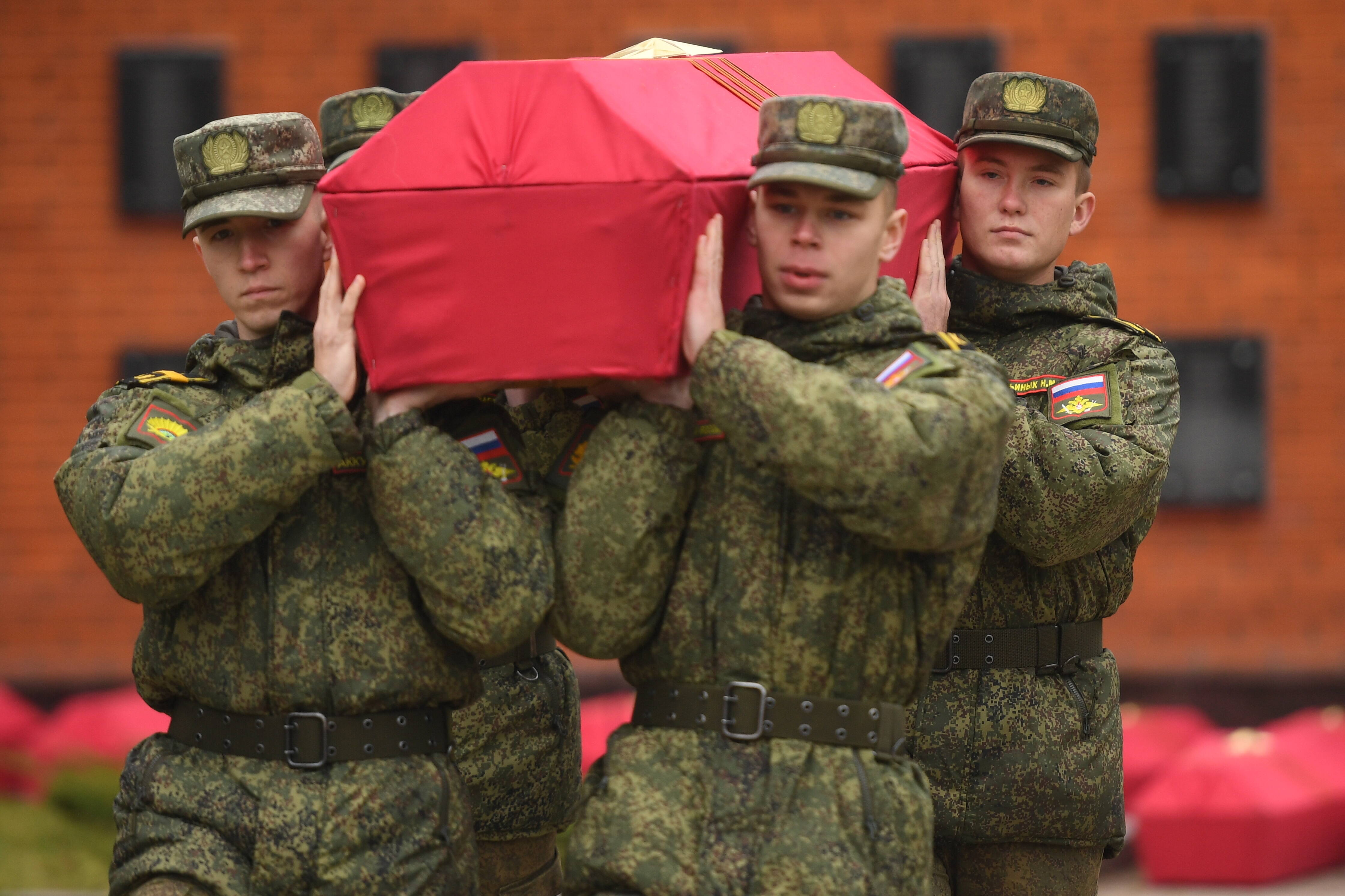 Nahm die Ukraine tödliche Rache? - Russischer Bomberpilot mit Hammer erschlagen