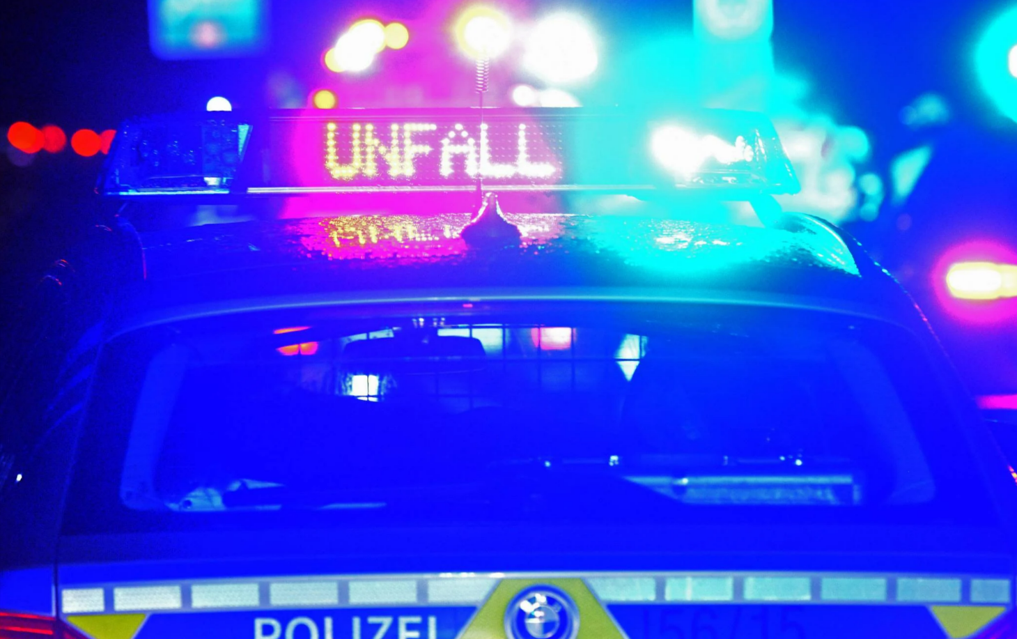 Auto rast in Kindergruppe an Halloween! Seniorin verliert Kontrolle und verletzt Mädchen schwer!