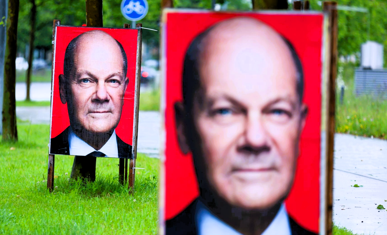 Amerikaner sieht Wahlplakat von Olaf Scholz: Seine Reaktion spricht Bände!