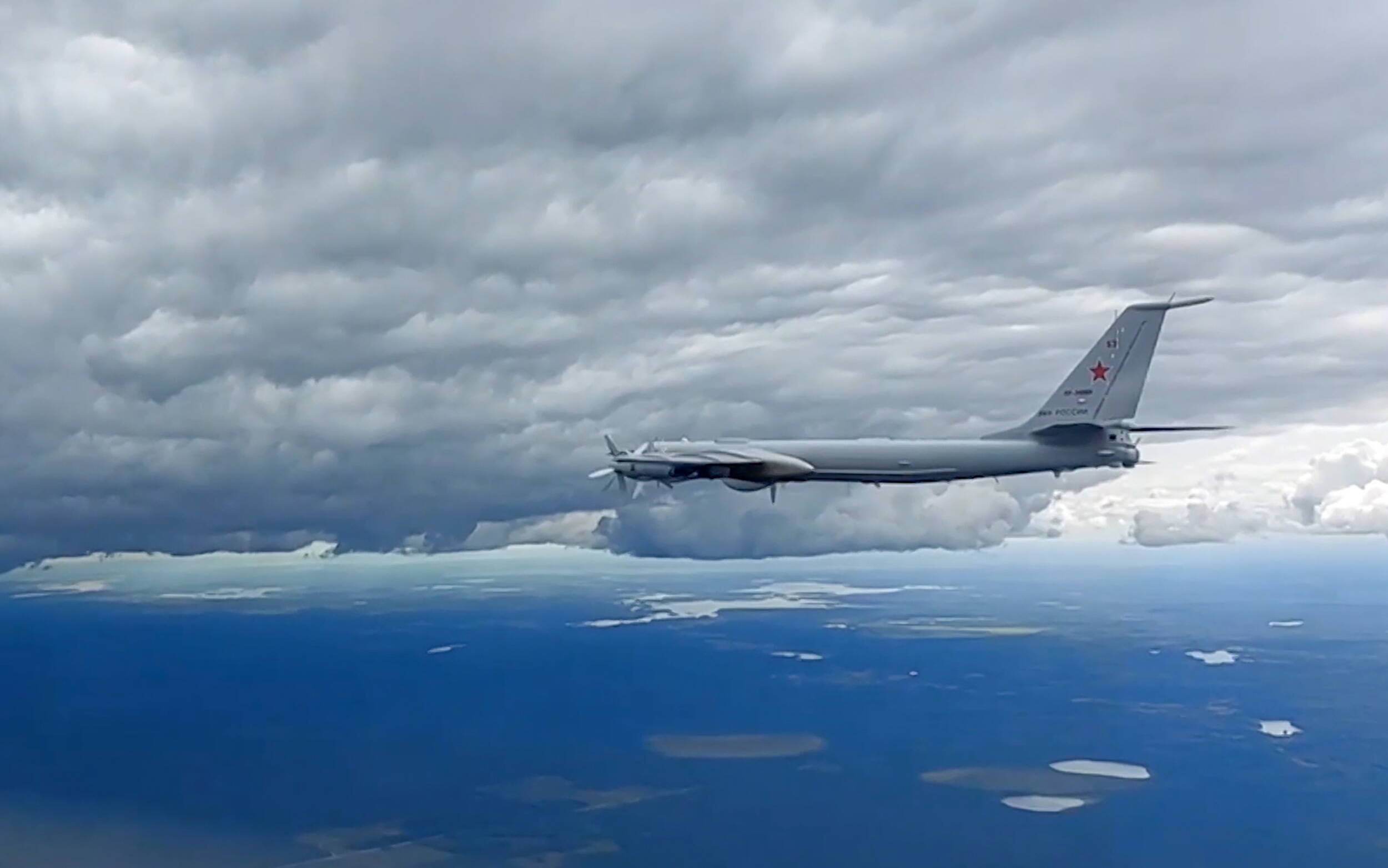Alarmstart! Russische Bomber nähern sich NATO-Marineverband in der Ostsee! Abfangjäger gestartet!