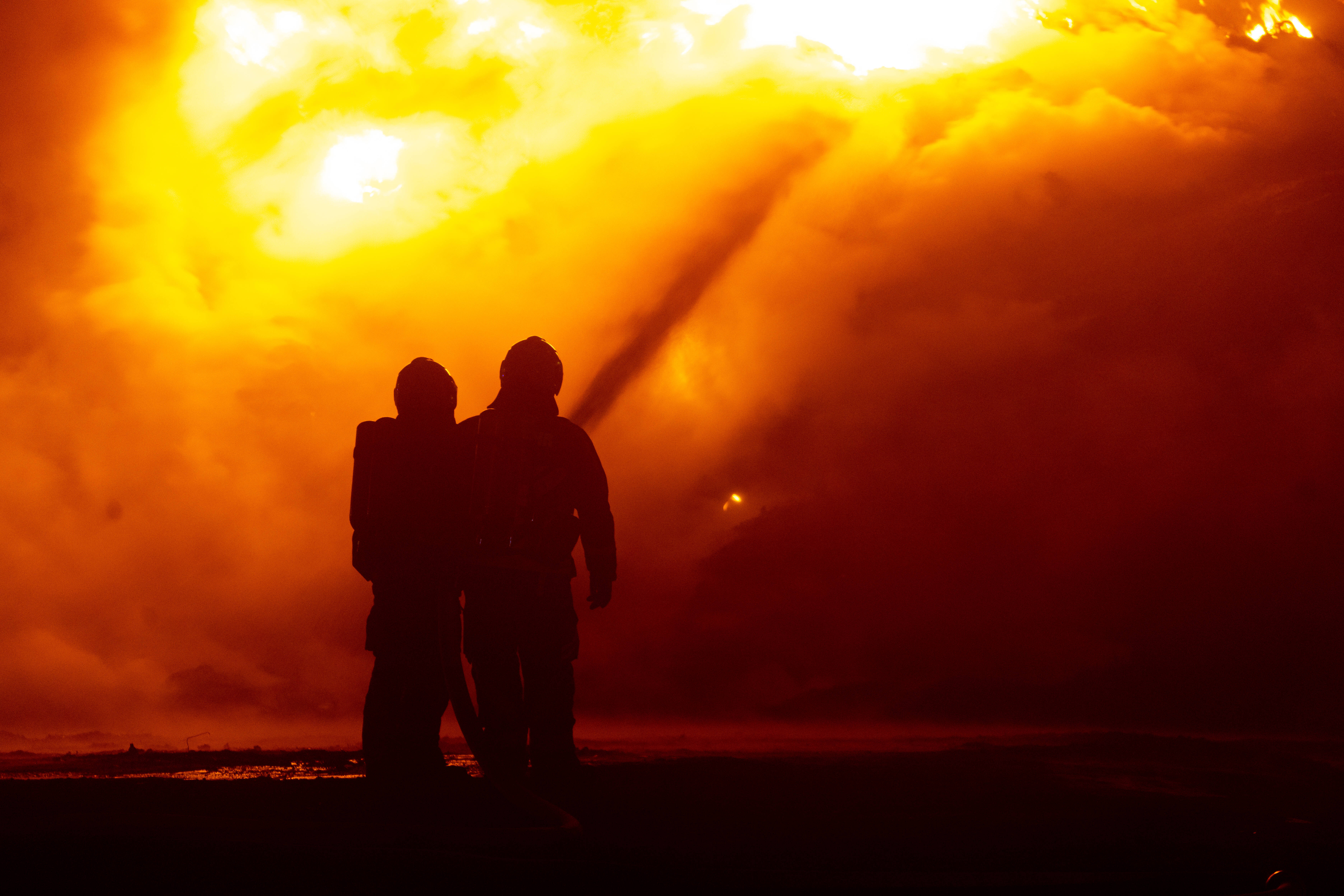 Feuer-Inferno! 9 Pferde verbrennen bei schrecklichem Stallbrand - Feuerwehr versuchte alles!