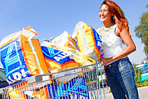 Amokalarm im Aldi! Mann schießt mit Pfeil und Bogen um sich - 15-jährige kämpft um Ihr Leben!