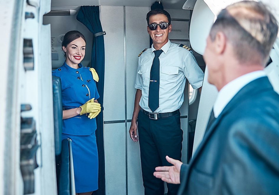 Stewardess stirbt während des Flugs! Tödliches Drama - Herzstillstand auf  Linienflug!