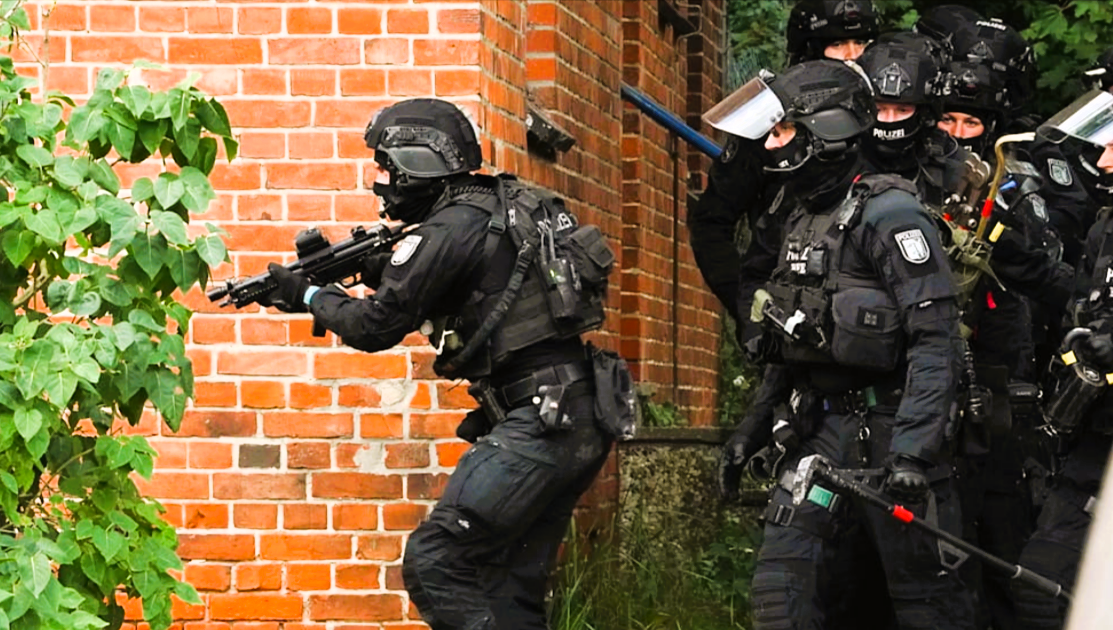 Eilmeldung! Ganzes Dorf abgeriegelt - SEK im Einsatz! Schüsse fallen - hier was bisher bekannt ist: