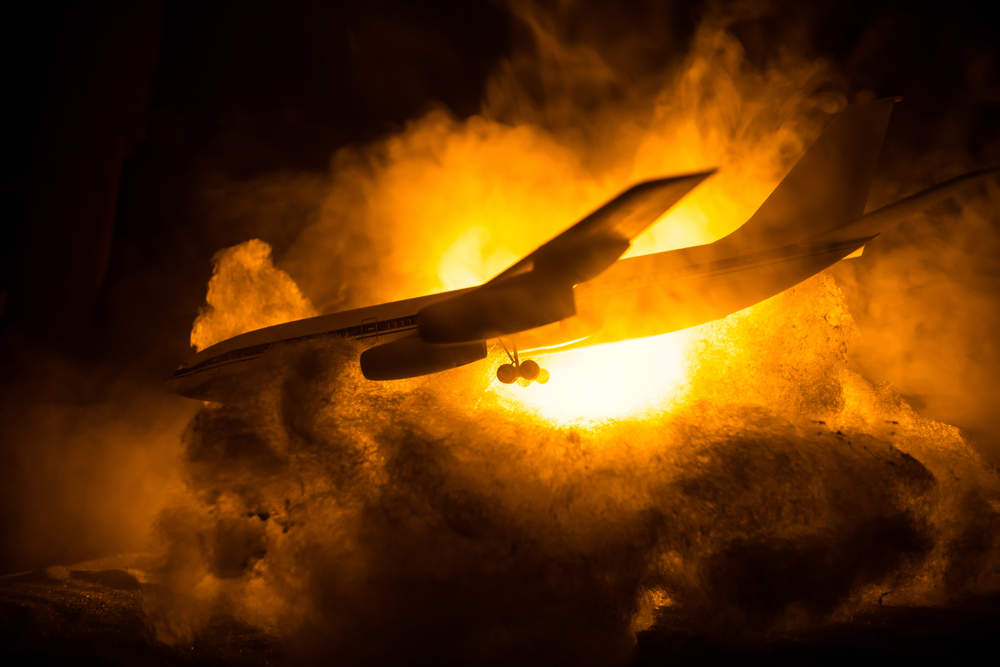 Flugzeug stürzt auf Badestrand! Tourist nach Zusammenprall getötet - Notlandung wird zum Albtraum!