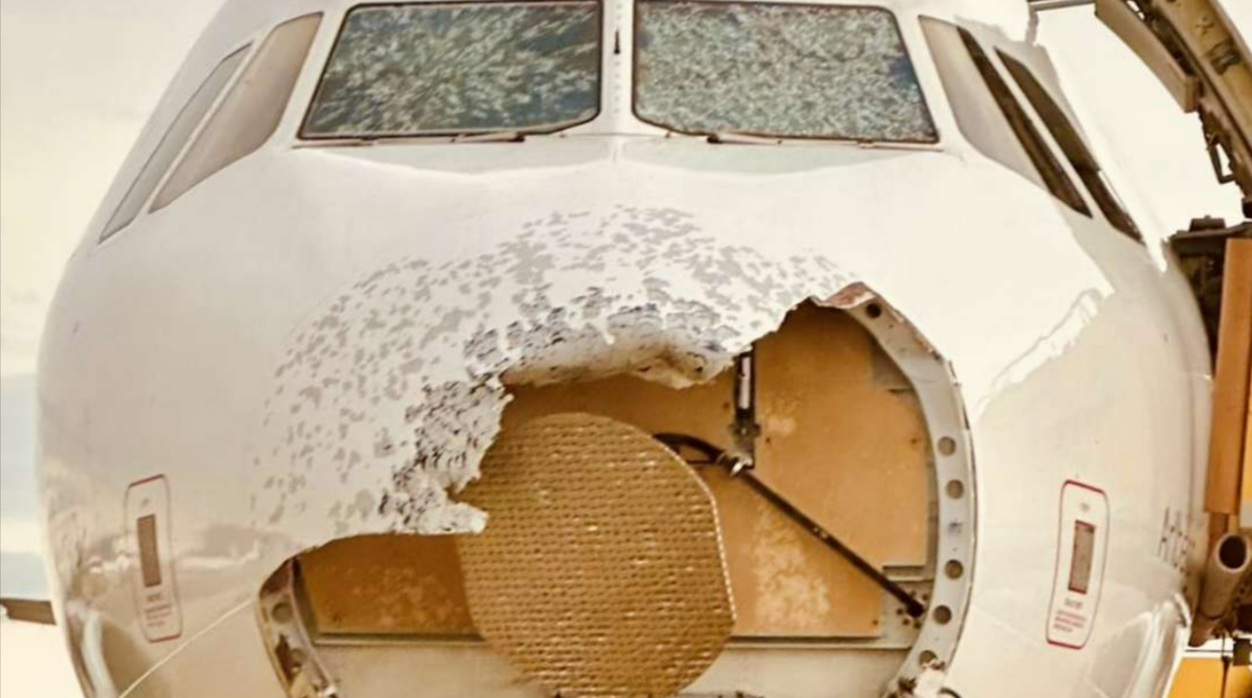 Mallorca-Flieger in Hagelsturm schwer beschädigt! Passagiere in Todesangst, Piloten fast ohne Sicht!