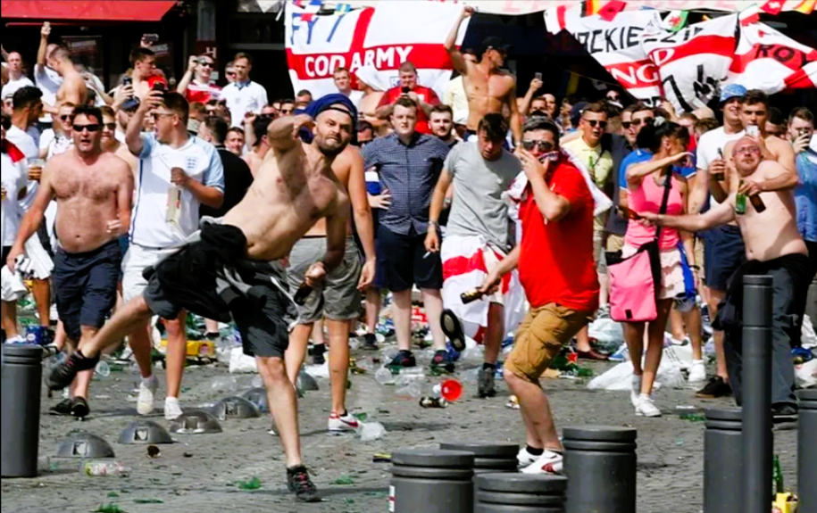 EM: Hooligans verletzten mehrere Polizisten! Eskalation Bei EM-Spiel in Frankfurt