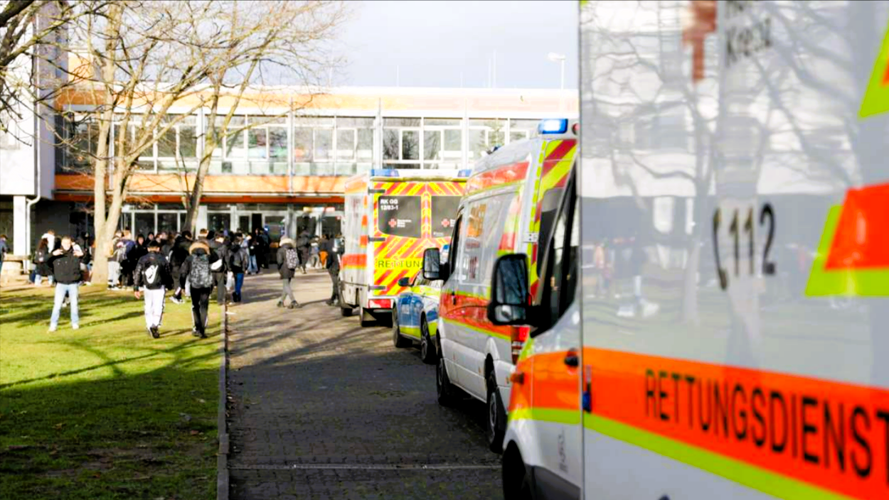 Amokalarm an Schule! Mutter eines Schülers bedroht Lehrkraft mit dem Messer