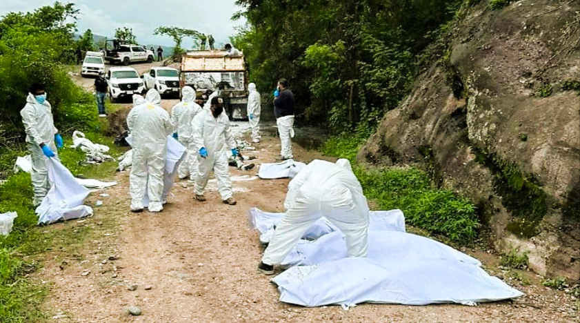 19 Leichen in Tarnkleidung in einem Müllwagen entdeckt, Polizei macht grausigen Fund!