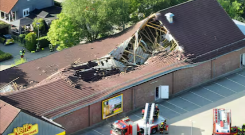 Eilmeldung! Dach von Netto-Markt eingestürzt - Angestellte und Kunden fliehen, 15 Verletzte!