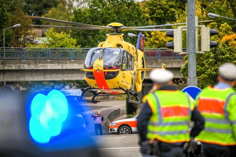 Taxi rast in 2 Pferde - sie waren ausgebrochen: Taxifahrer stirbt bei schrecklichem Unfall in Niedersachsen