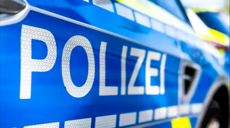 Polizeieinsatz endet tödlich - Frau stirbt nach Schuss in der Dunkelheit