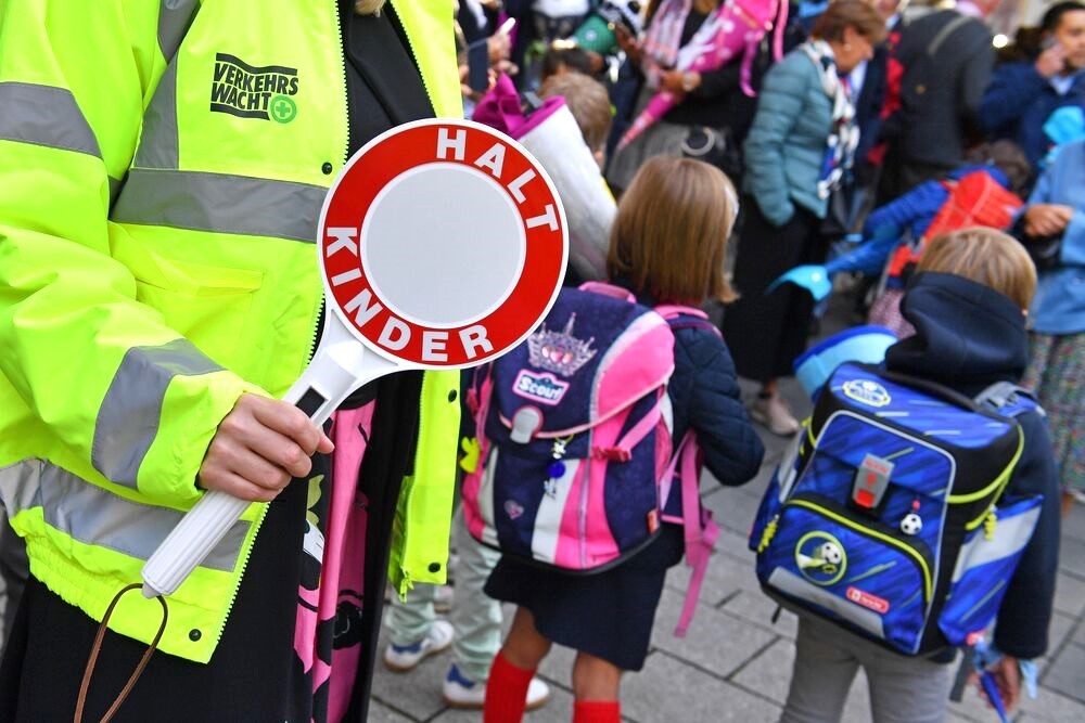 Messerangriff auf Spielplatz, 4 Kinder verletzt - Mutter sticht auf Kinder ein!