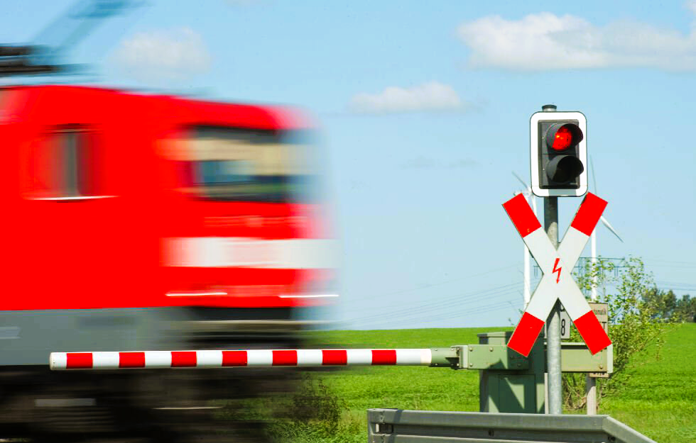 Schweres Bahnunglück! Lokführer wird von Lok erfasst und überrollt! Tödlicher Arbeitsunfall in NRW 