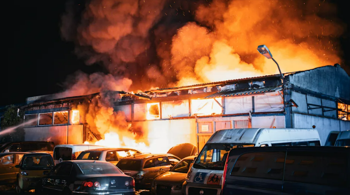 Explosion in Toyota-Fabrik: Lagerhalle eingestürzt - 2 Mitarbeit tot!