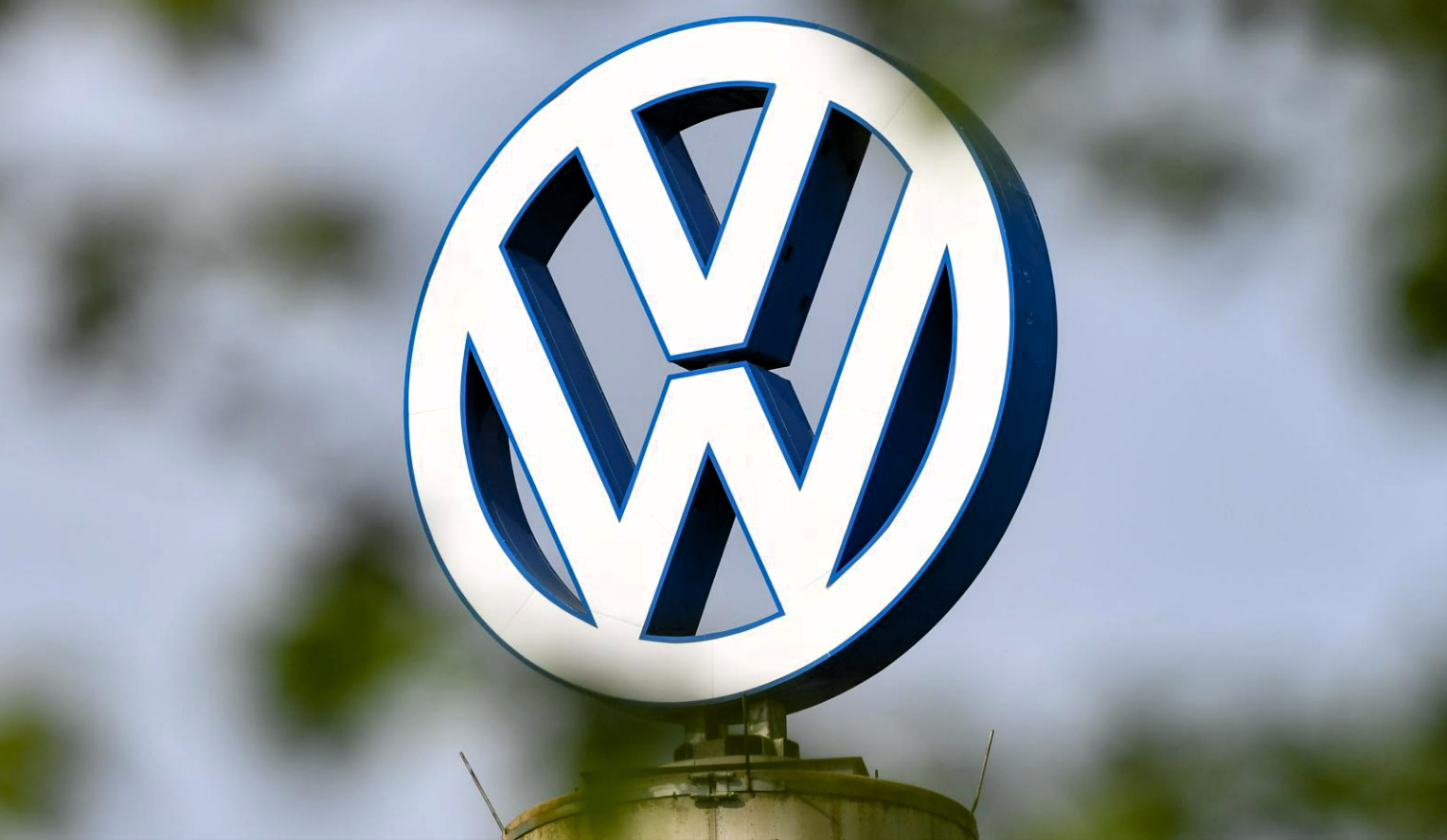 VW will 3 Werke schließen! Betriebsrat lässt Schock-Meldung durchsickern! Verliert Deutschland seine Autoherzstücke? 