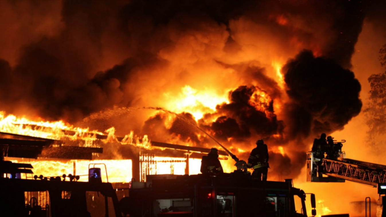 Großbrand in Restaurant am Morgen! Zahlreich verletzte! Inferno in beliebten Frühstücks-Lokal!