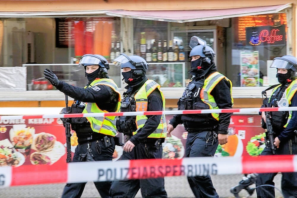 Amokalarm in Duisburg! Schüsse fallen, SEK stürmt Wohnung - Einsatz endet im Fiasko