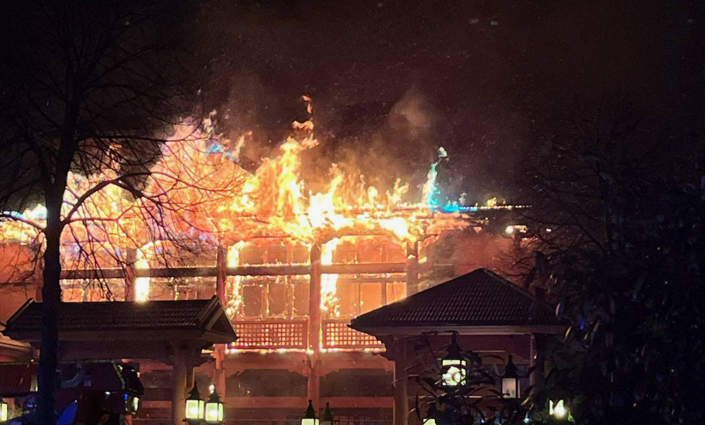 Haus explodiert an Weihnachten an Heiligabend: Bewohner schwer verletzt!