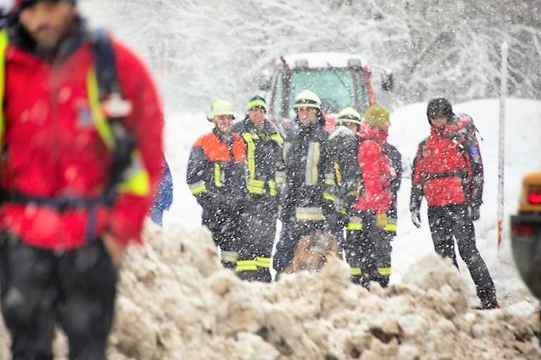 Lawinen-Unglück in der Schweiz! Tödliche Lawine reißt Skitourengeher in den Tod